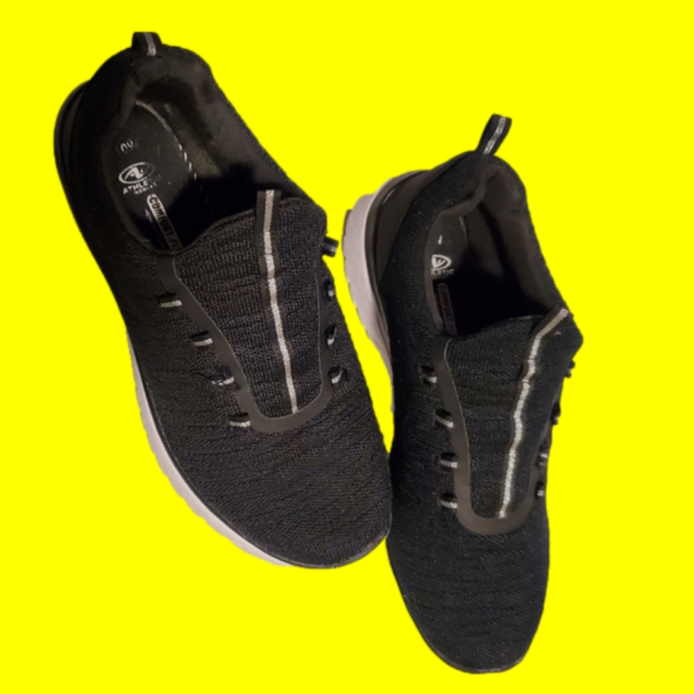 🍉 Athetic works black  size 10W shoe no laces